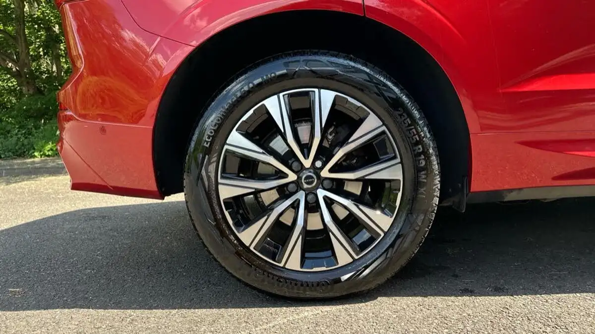 2022-volvo-xc60-20-b5-plus-big-39