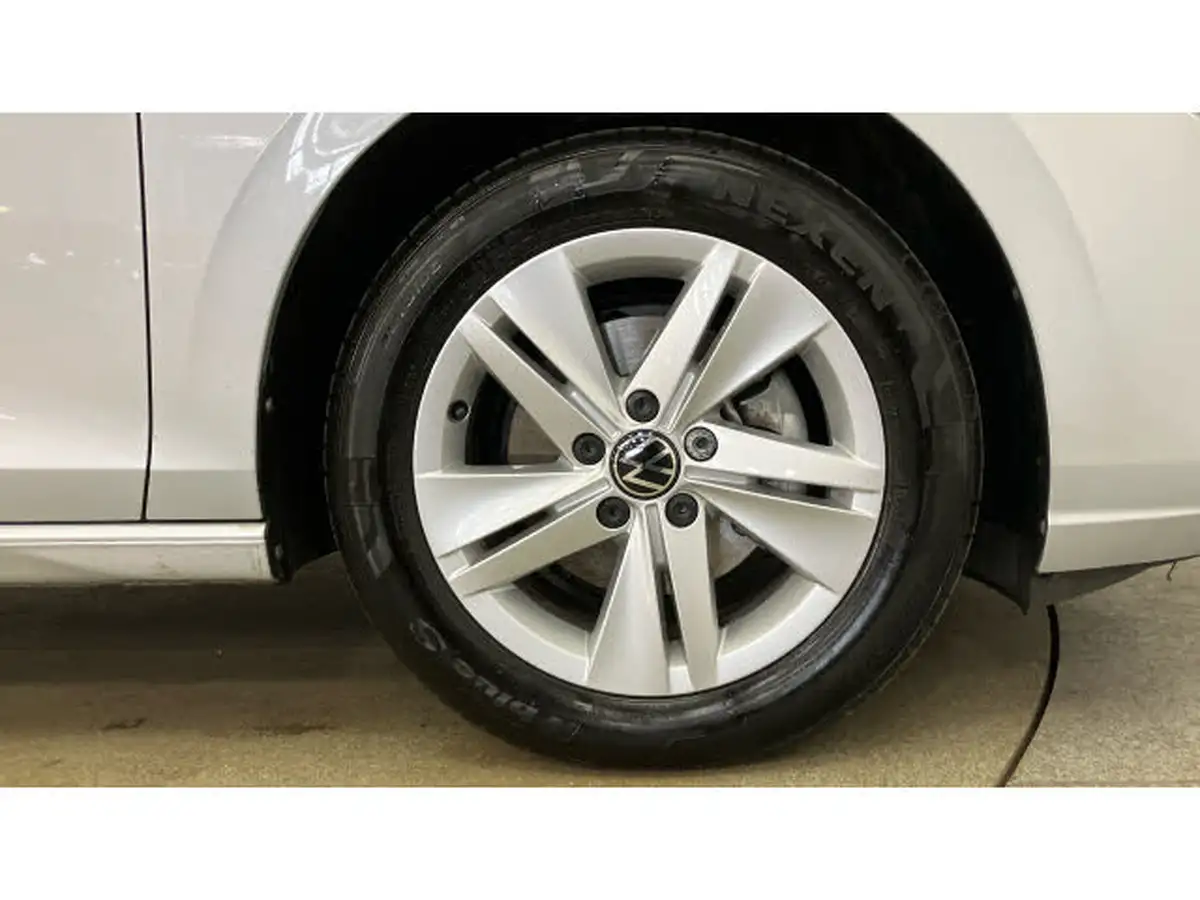 2023-volkswagen-golf-15-tsi-life-130ps-hatchback-big-4
