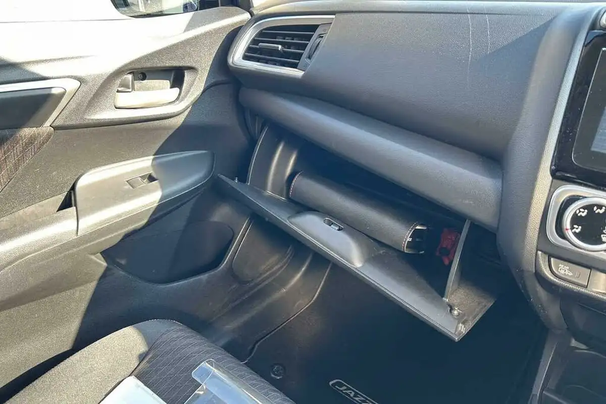 2019-honda-jazz-15-i-vtec-sport-navi-cvt-big-34