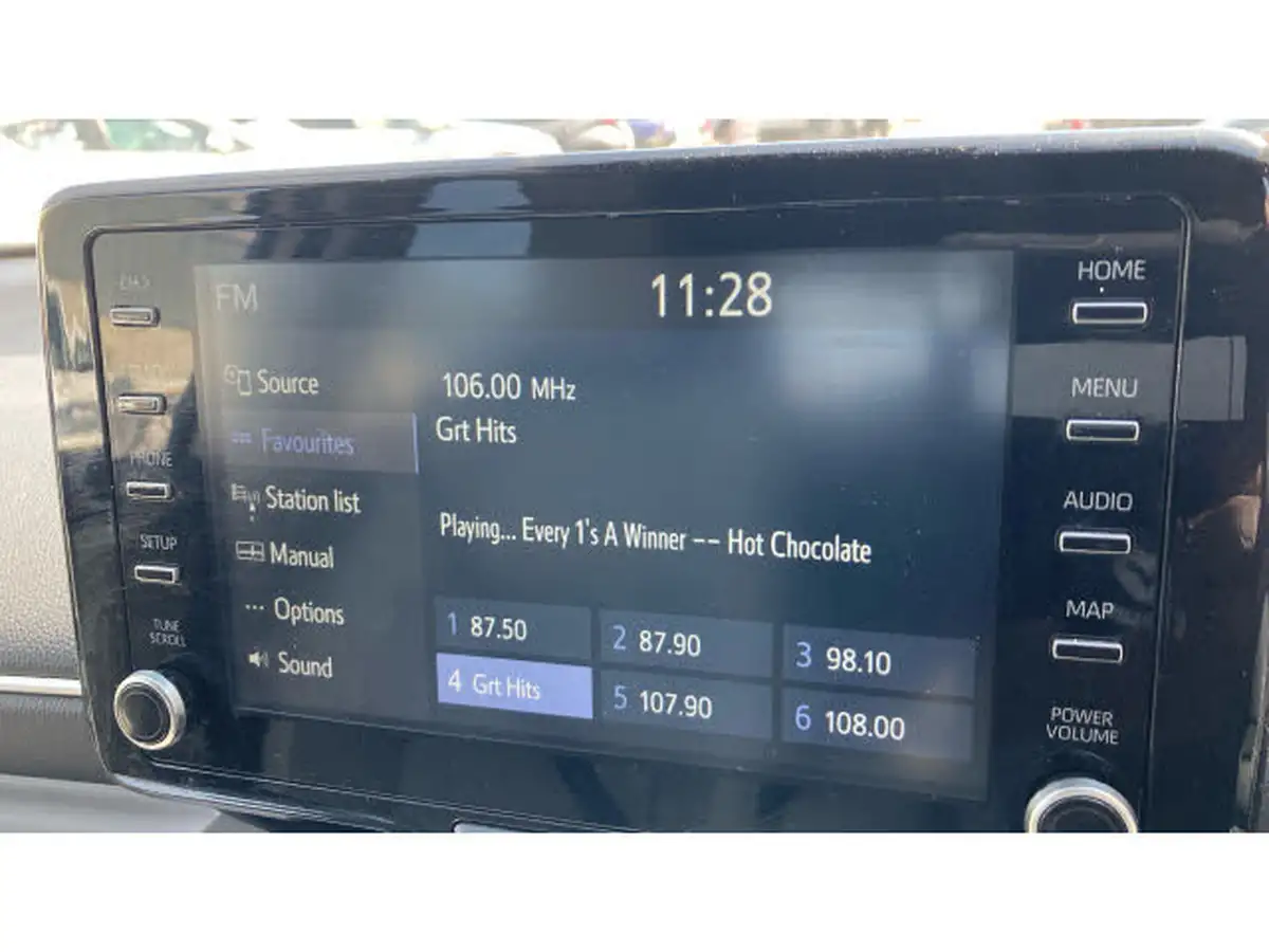 2022-toyota-yaris-15-vvt-i-excel-big-28