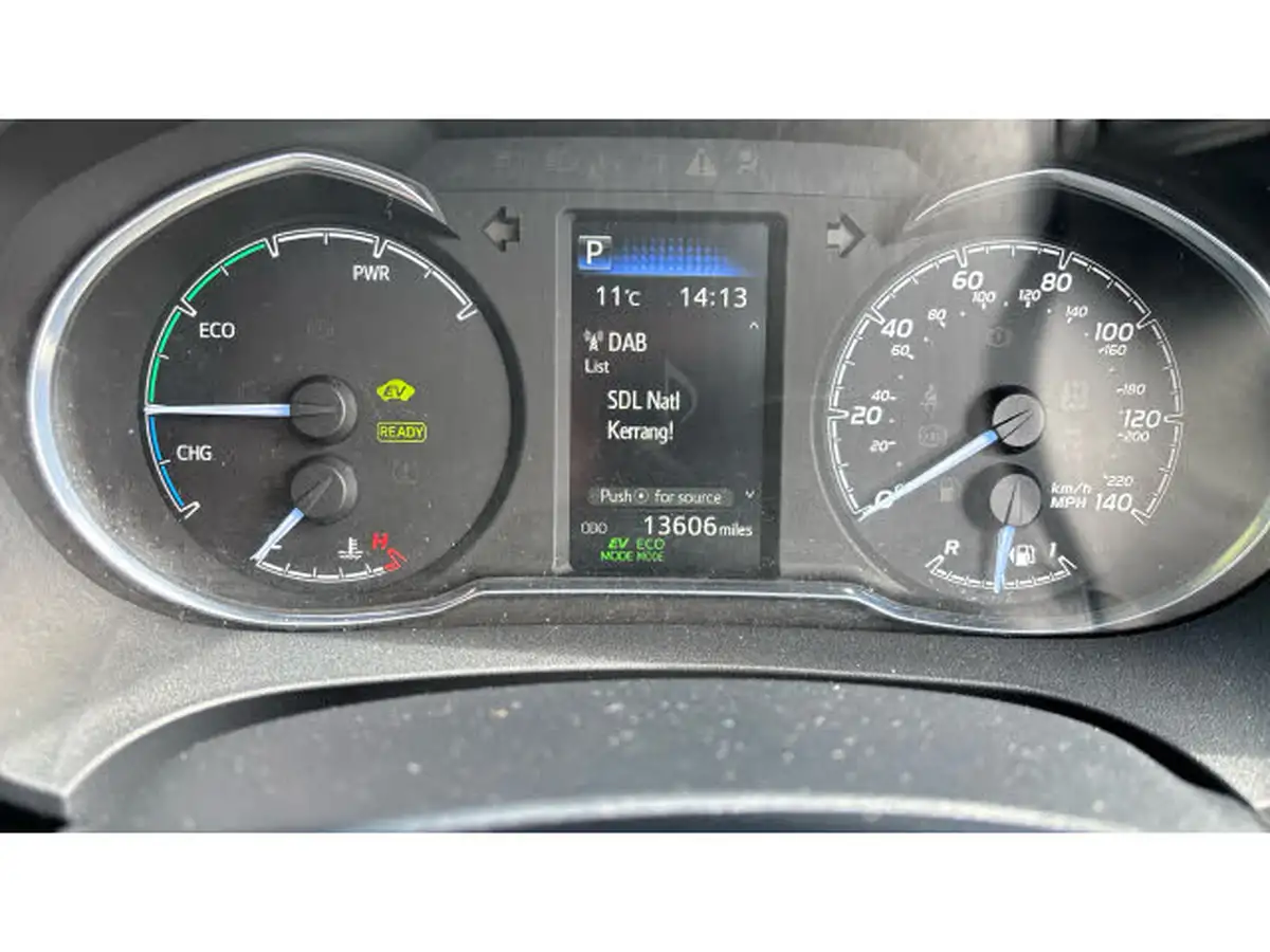 2020-toyota-yaris-15-vvt-i-y20-98bhp-hybrid-1497cc-e-cvt-big-8