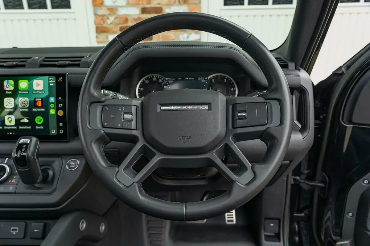 2023-land-rover-110-defender-30-d300-x-dynamic-hse-big-45