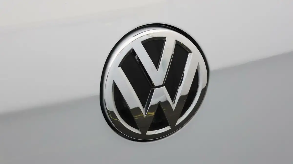 2019-volkswagen-golf-20-tsi-r-300ps-hatchback-5d-dsg-big-19