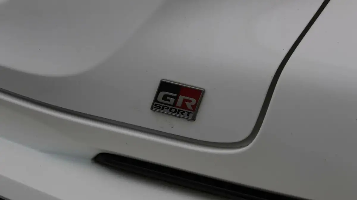 2022-toyota-c-hr-18-vvt-i-gr-sport-big-21