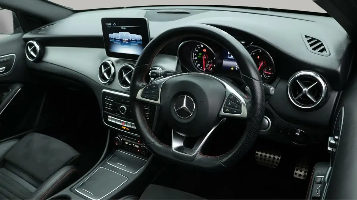 2020-mercedes-benz-gla-class-16-gla-200-amg-line-edition-plus-7g-dct-big-9