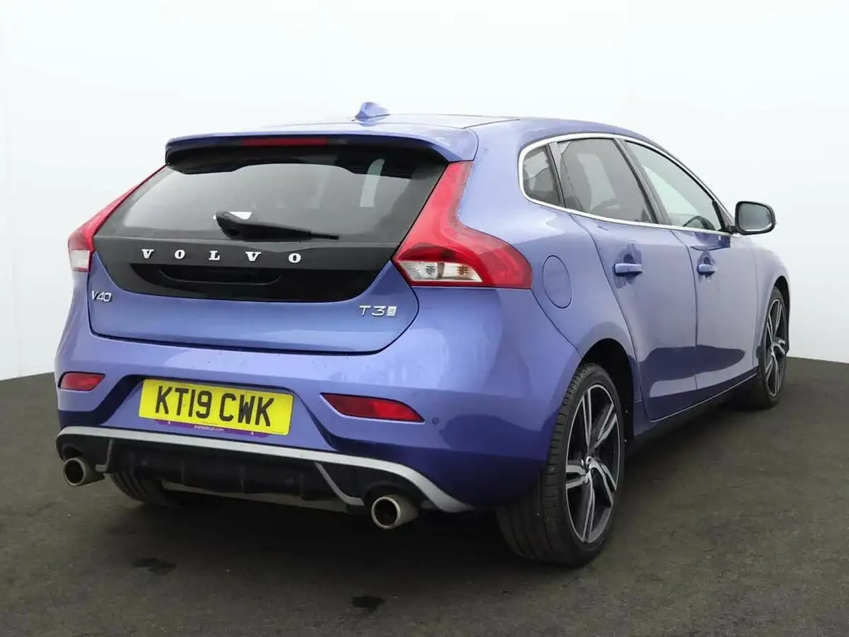 2019-volvo-v40-15-t3-r-design-edition-big-4