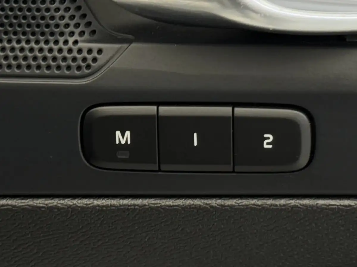 2023-volvo-xc40-20-b3-plus-big-20