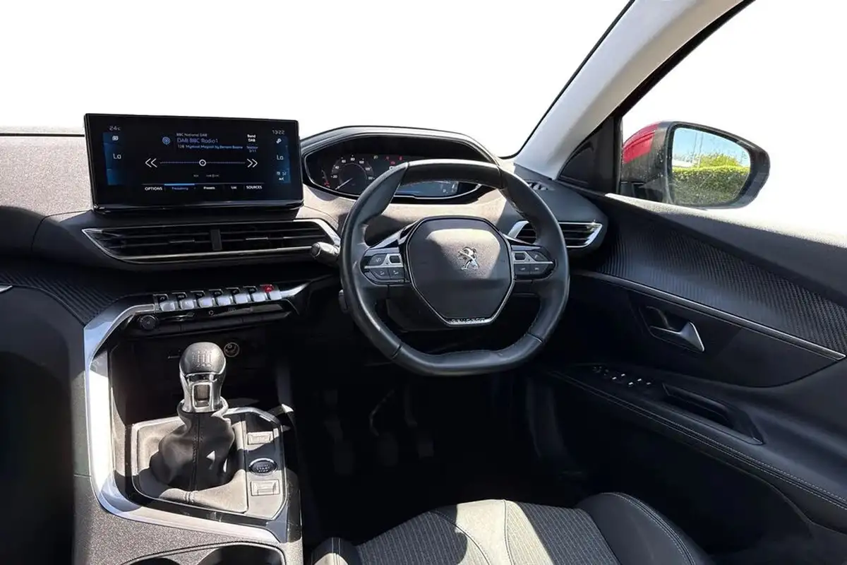 2021-peugeot-3008-suv-12-puretech-allure-big-17