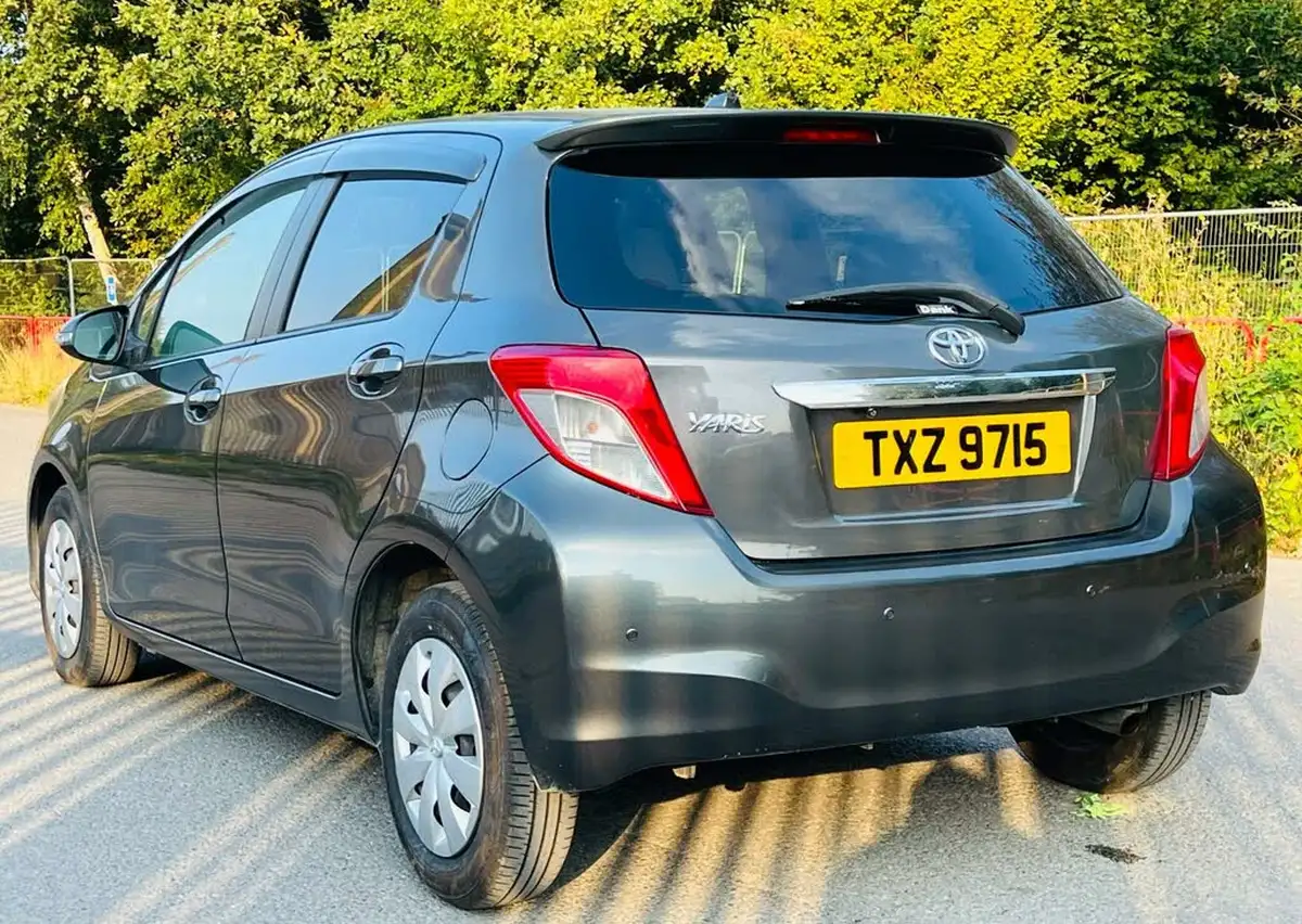 2011-toyota-yaris-big-3