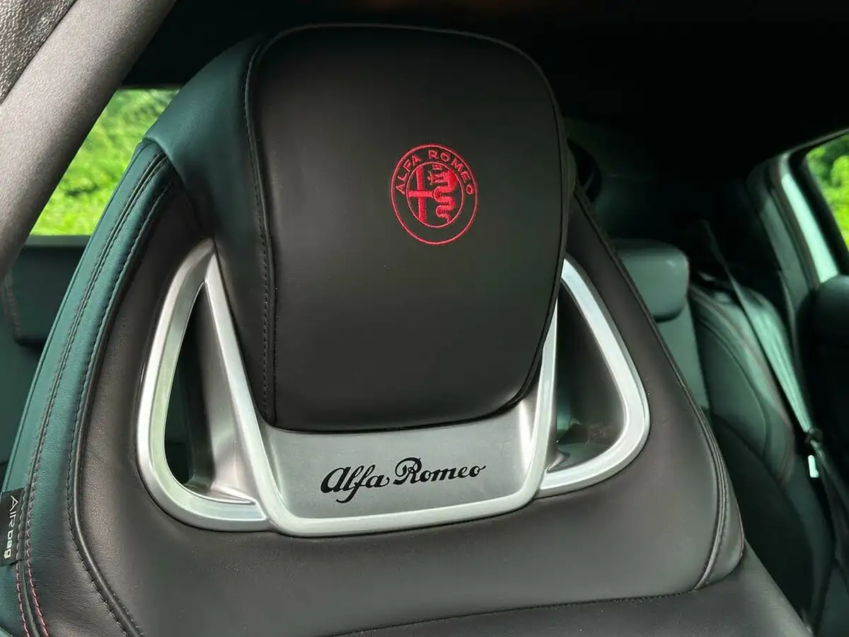 2017-alfa-romeo-giulietta-17-veloce-big-69