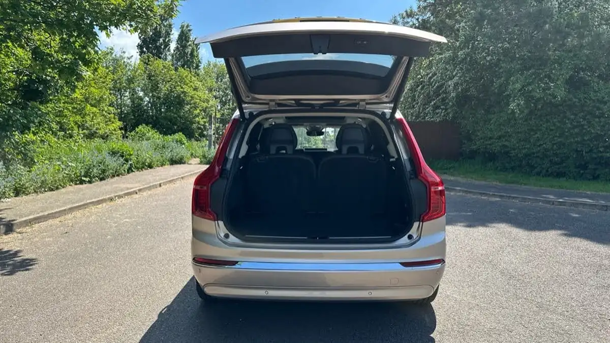 2024-volvo-xc90-20-t8-ultimate-dark-big-12