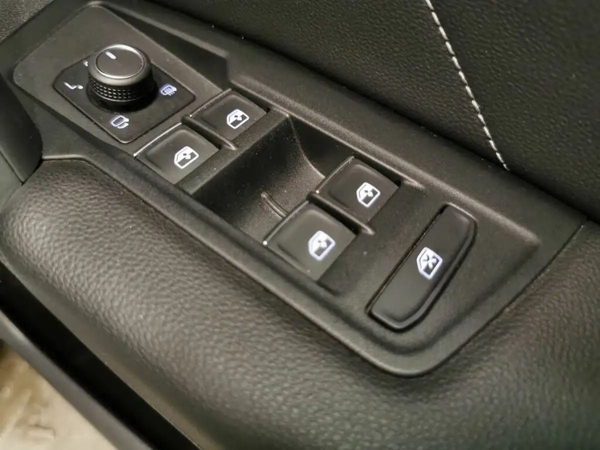 2023-volkswagen-tiguan-15-tsi-r-line-edition-big-18