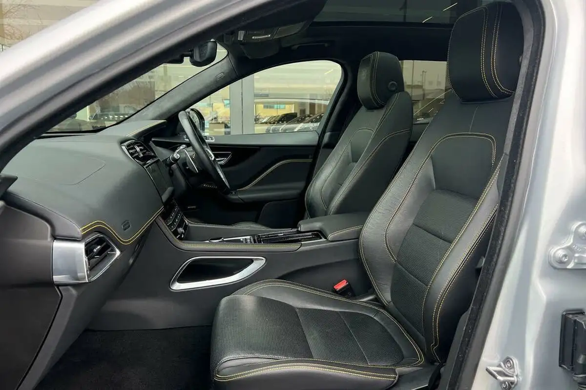 2020-jaguar-f-pace-20i-300-sport-big-40