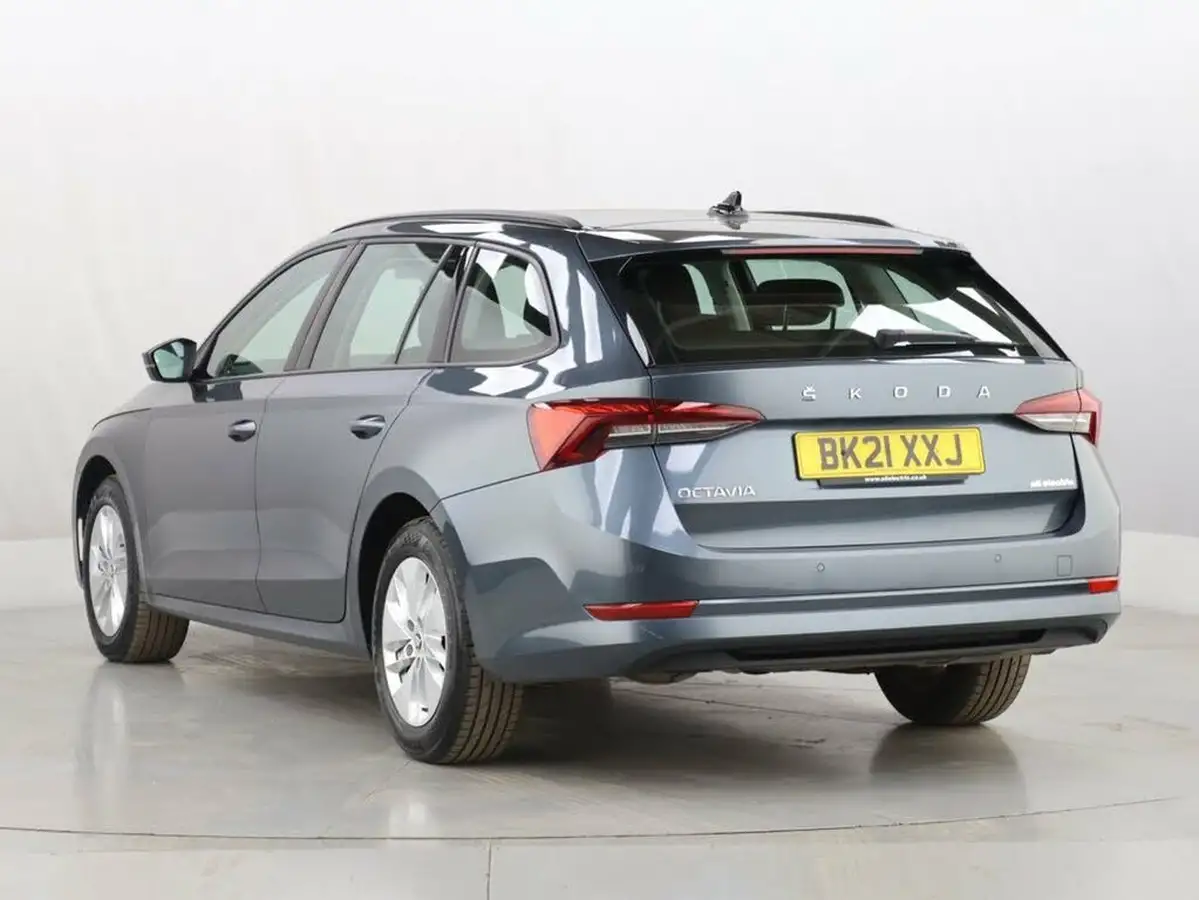 2021-skoda-octavia-20tdi-se-technology-115ps-scr-estate-big-6