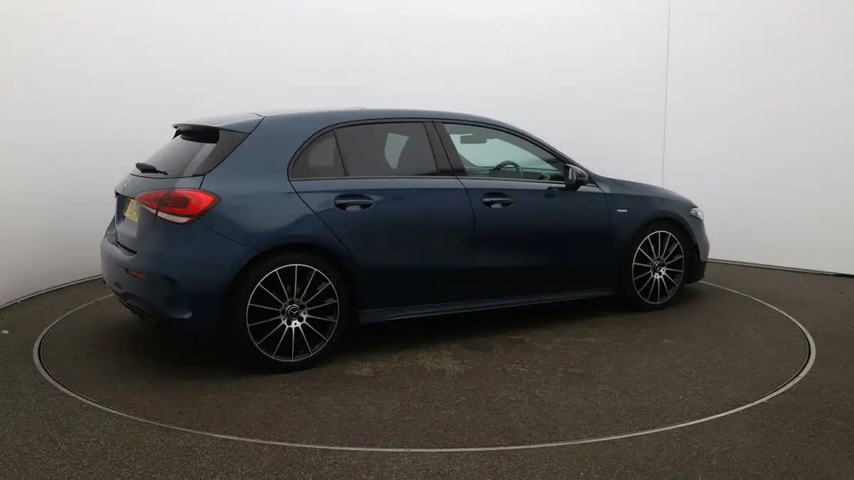 2020-mercedes-benz-a-class-20d-a200d-exclusive-edition-big-54