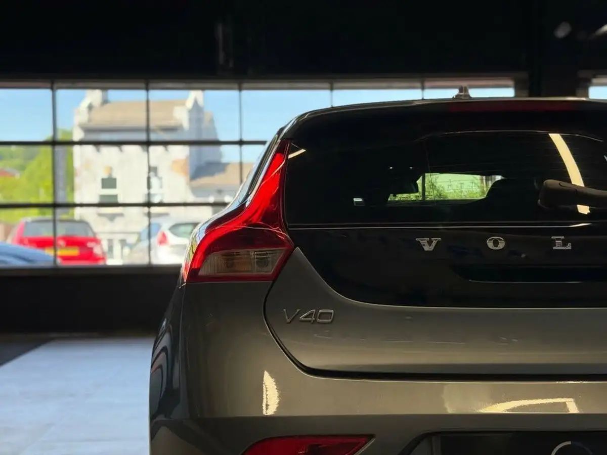 2014-volvo-v40-16td-d2-r-design-big-45