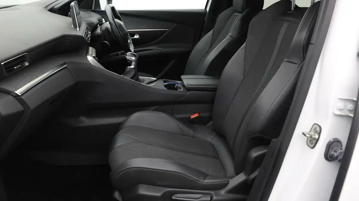 2020-peugeot-5008-suv-12-puretech-gt-line-big-13