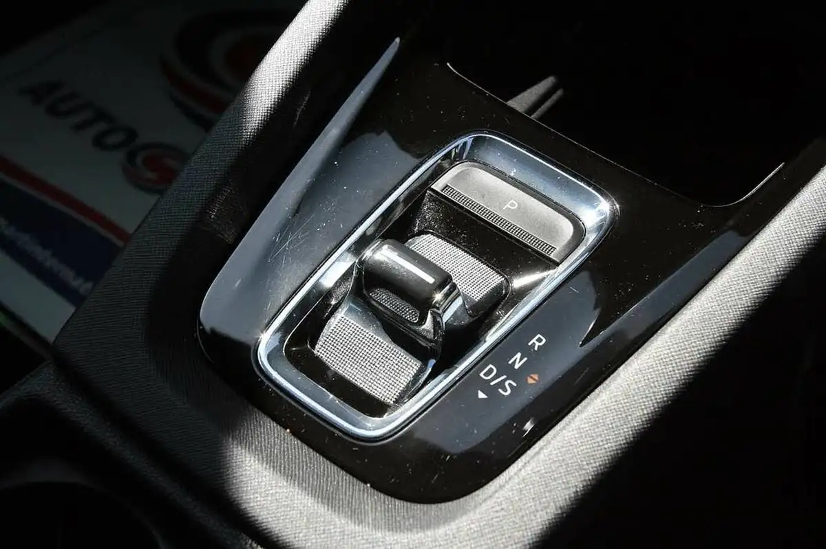 2023-skoda-octavia-20-tsi-vrs-hatchback-dsg-big-15