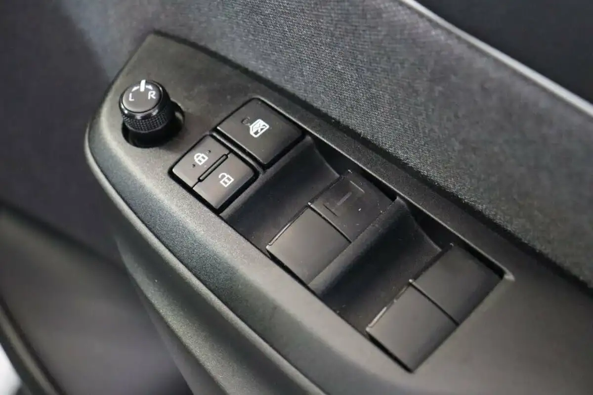 2022-toyota-yaris-cross-15-vvt-i-icon-big-15
