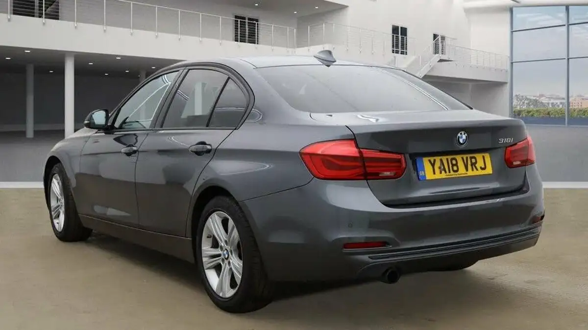 2018-bmw-3-series-15-318i-sport-saloon-4d-auto-big-2