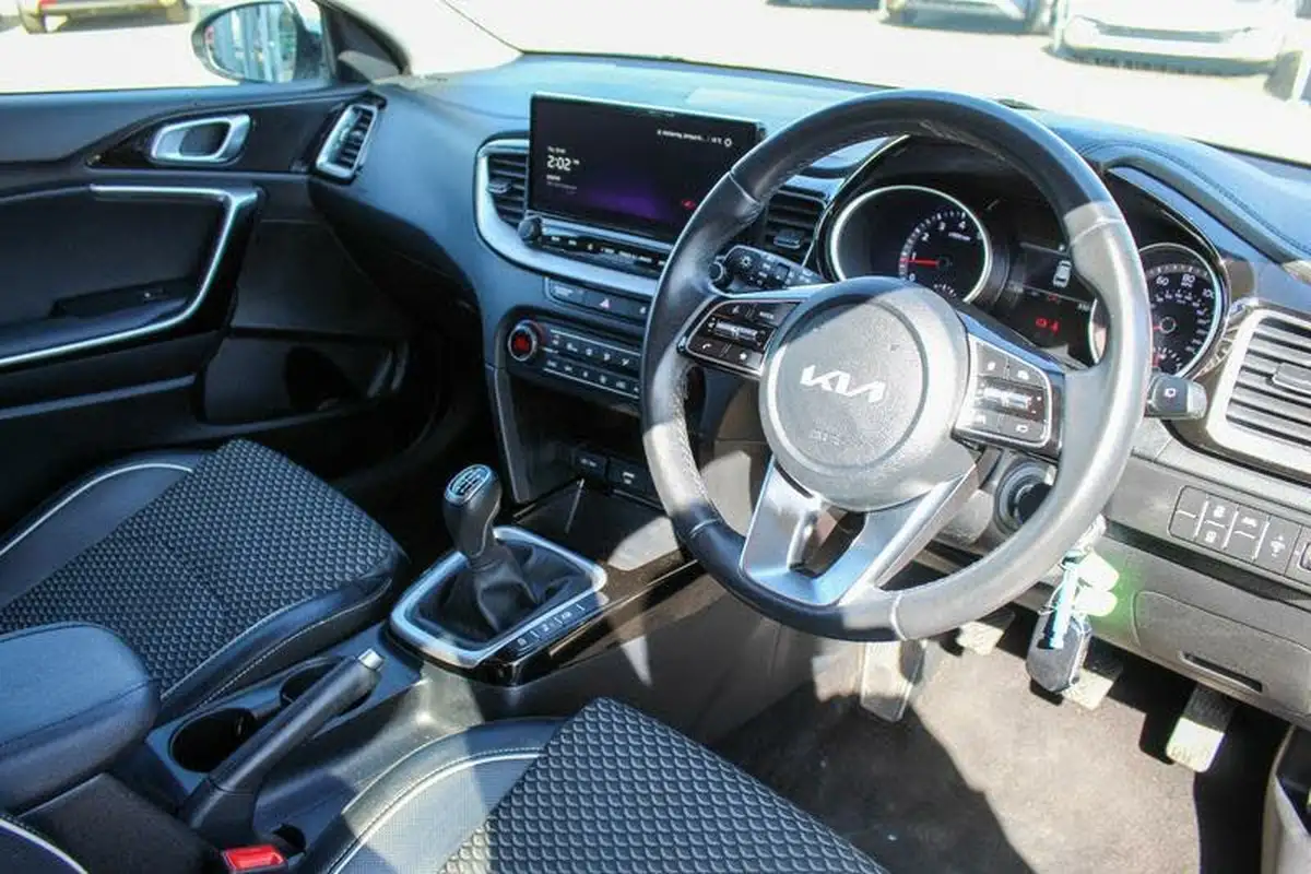 2022-kia-ceed-15-t-gdi-3-hatchback-big-21