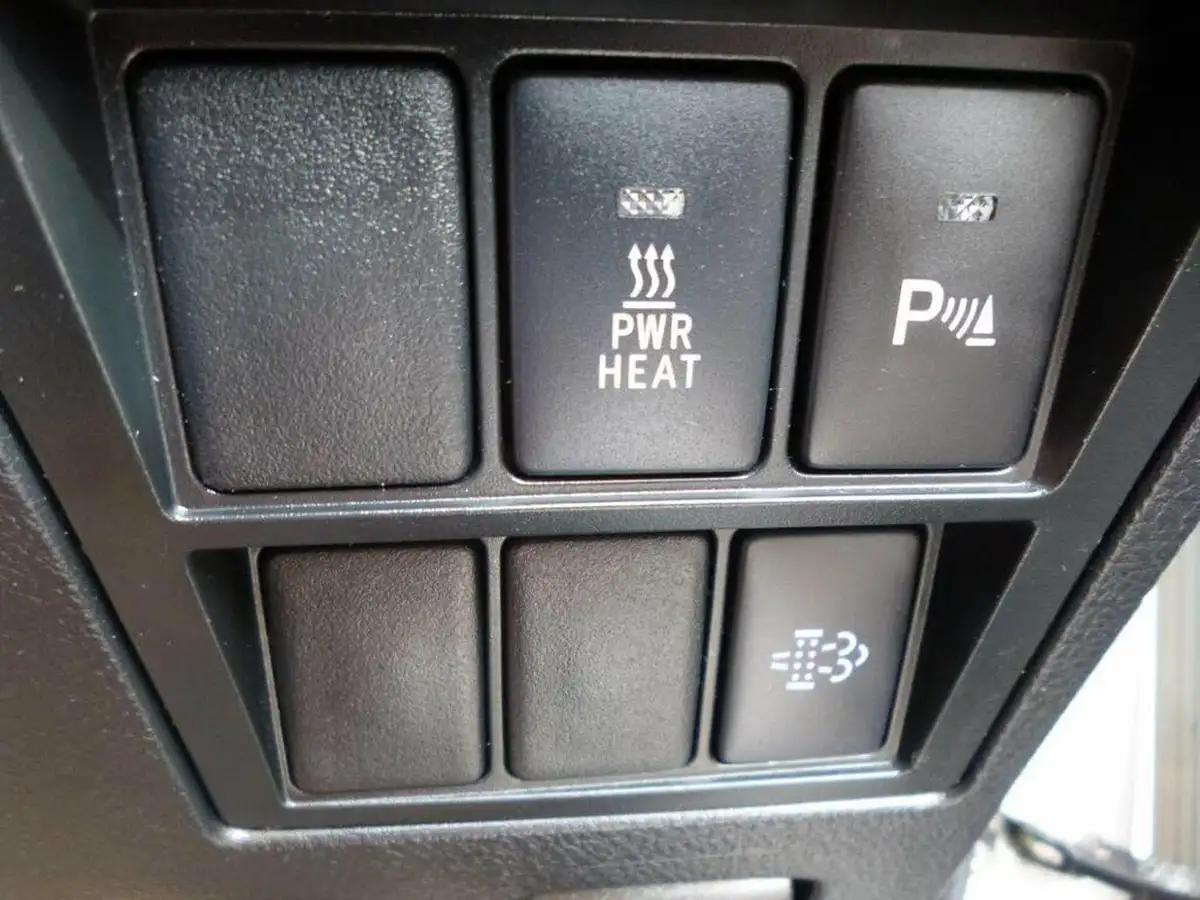 2021-toyota-hi-lux-24d-4d-invincible-150hpeu6d-big-66