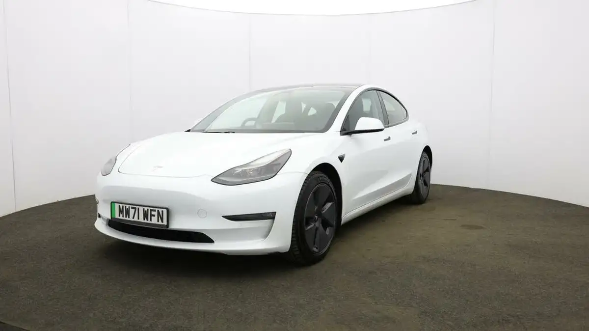 2022-tesla-model-3-e-long-range-big-38
