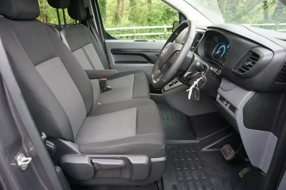 2022-vauxhall-vivaro-life-e-combi-l-big-5