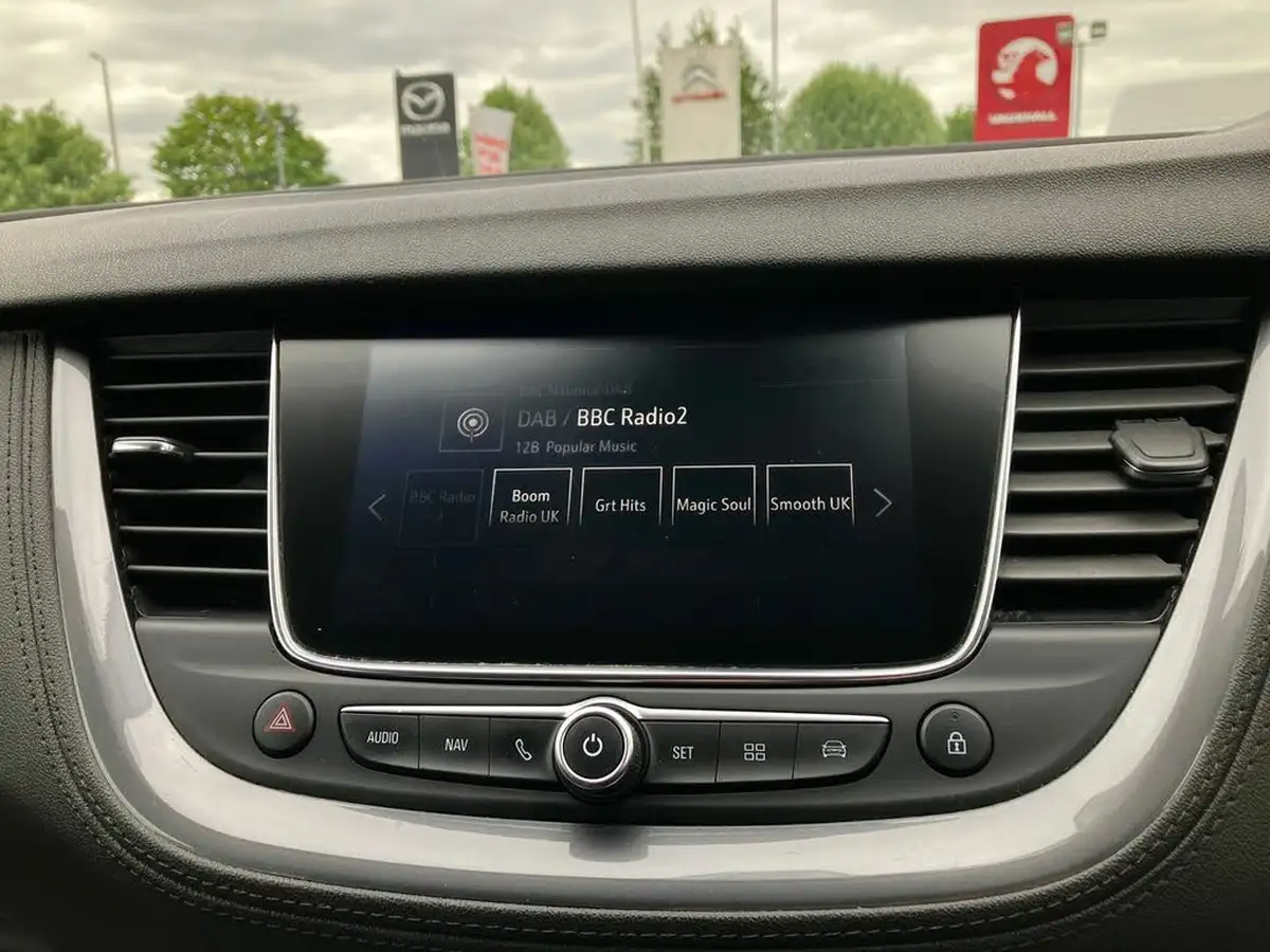 2018-vauxhall-grandland-x-15td-sport-nav-big-10