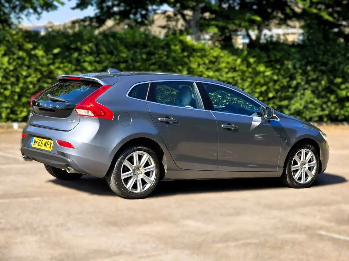 2016-volvo-v40-20td-d3-inscription-geartronic-big-17