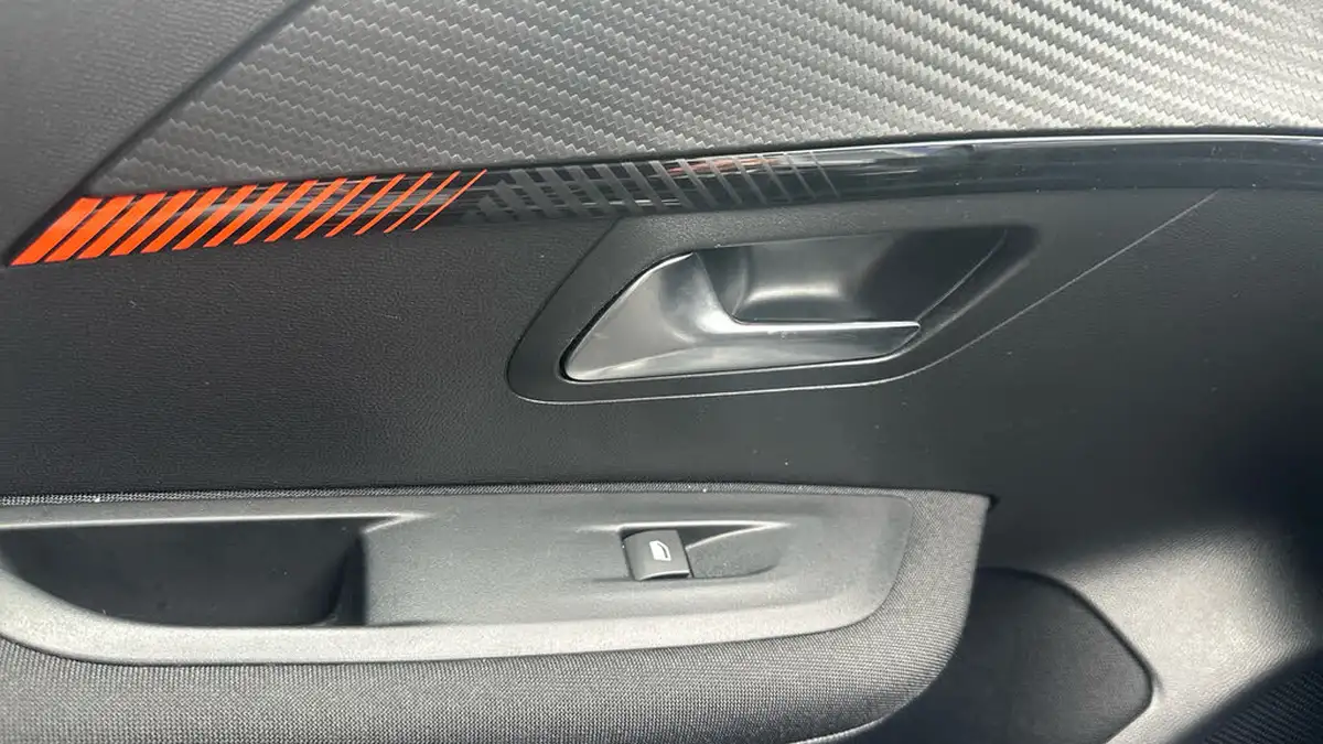 2023-peugeot-208-12-puretech-active-premium-100ps-eat8-big-40