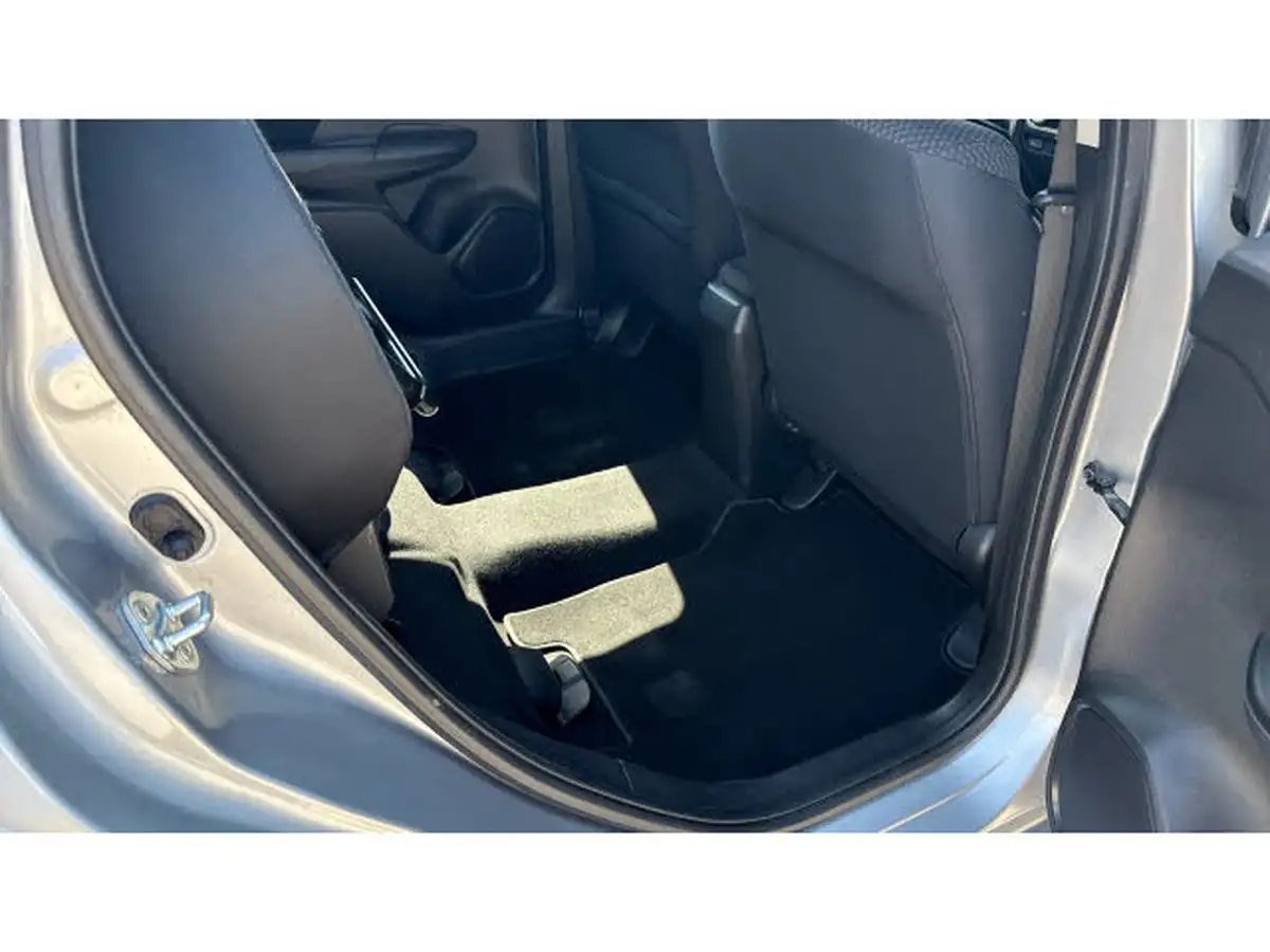 2020-honda-jazz-13-i-vtec-se-cvt-big-18