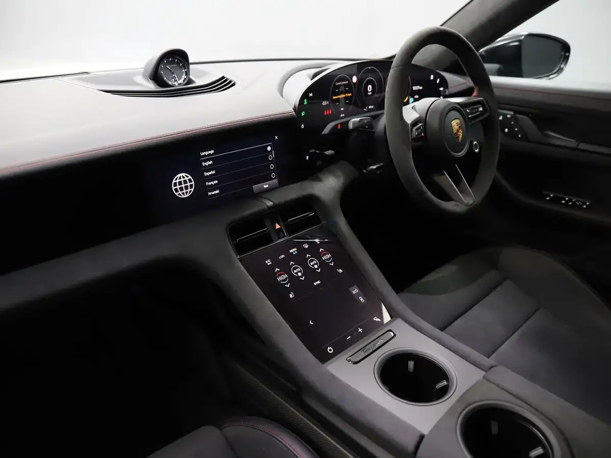 2023-porsche-taycan-e-gts-sport-turismo-big-9