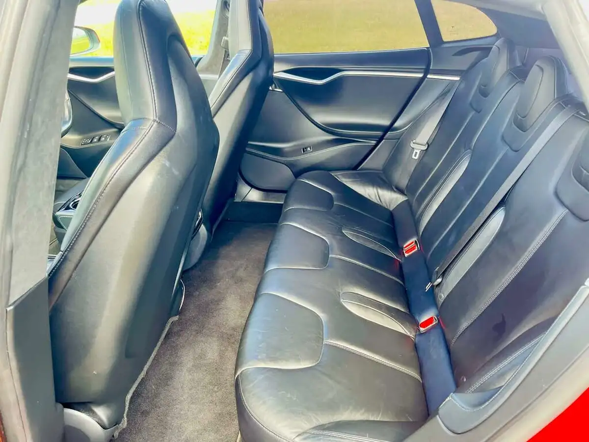 2015-tesla-model-s-e-p85d-nav-big-33