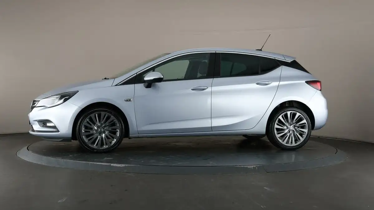 2019-vauxhall-astra-16cdti-griffin-big-30
