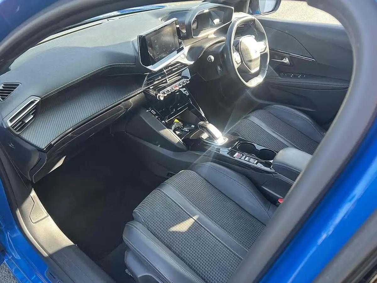 2020-peugeot-208-e-gt-line-big-25
