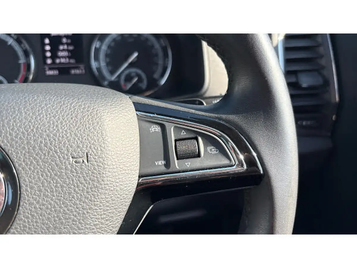 2018-skoda-karoq-16tdi-se-technology-scr-1596cc-dsg-big-17