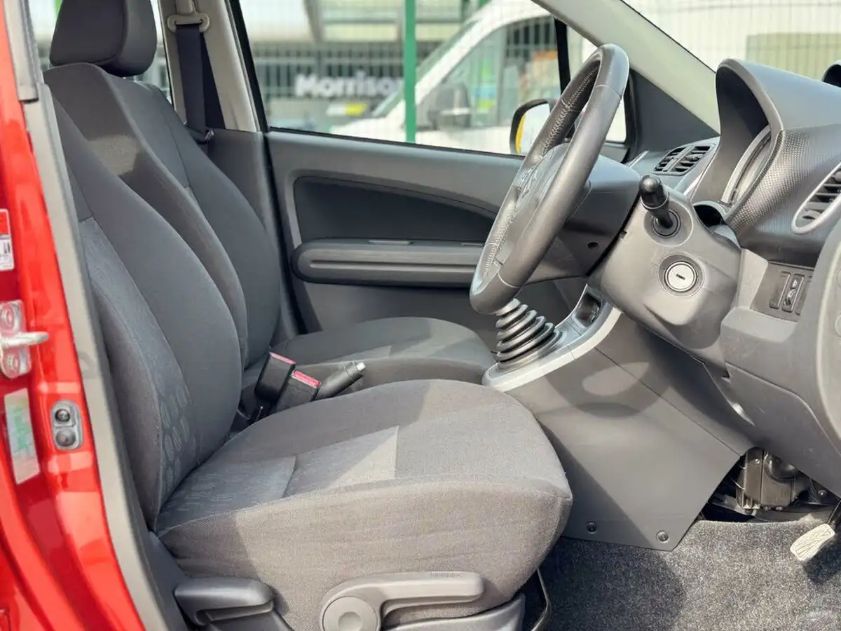 2010-suzuki-splash-10-gls-big-30