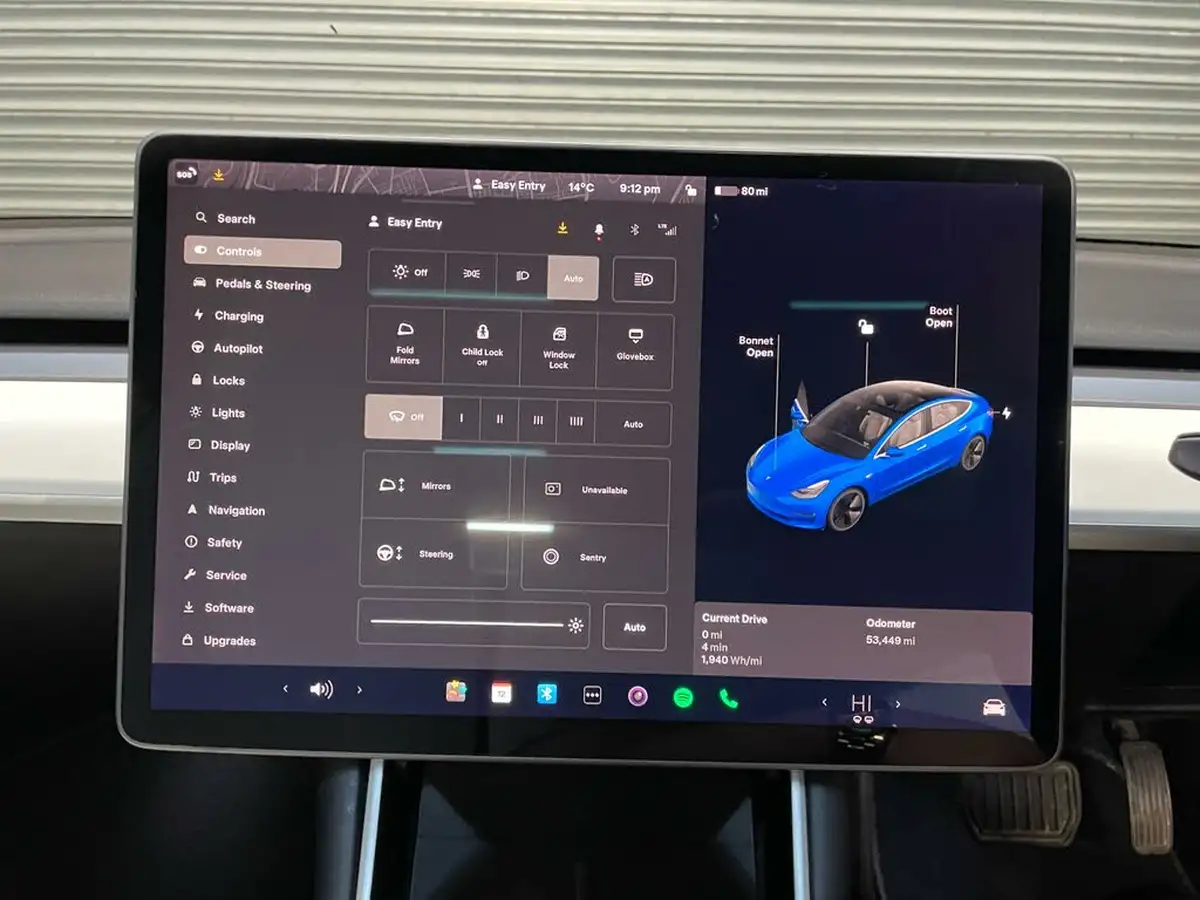 2020-tesla-model-3-e-long-range-big-15