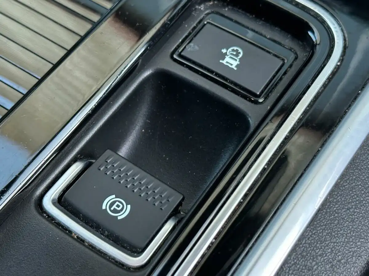 2018-jaguar-xe-20i-r-sport-249ps-1998cc-big-37