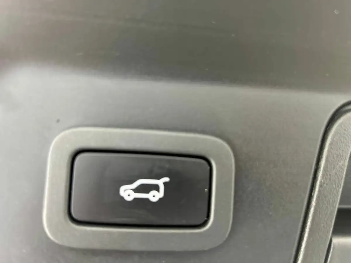 2021-land-rover-range-rover-velar-20-d200-s-big-30