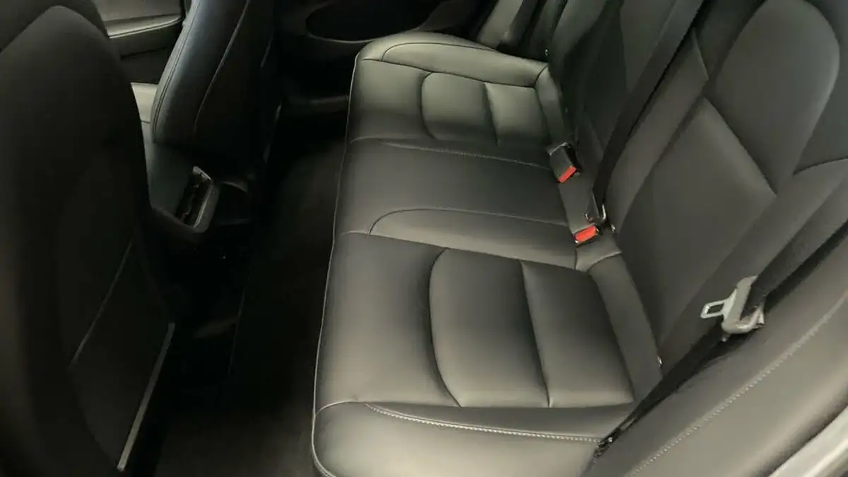 2022-tesla-model-3-e-rwd-big-18