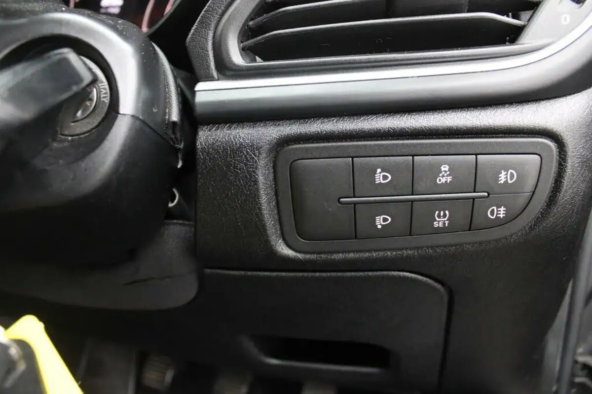 2018-fiat-tipo-16multijet-ii-lounge-hatchback-big-20
