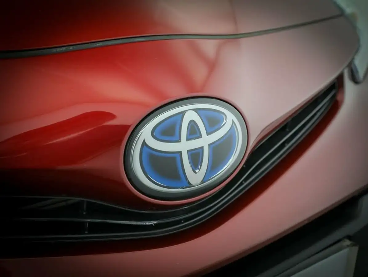 2020-toyota-prius-18-vvt-i-excel-big-10