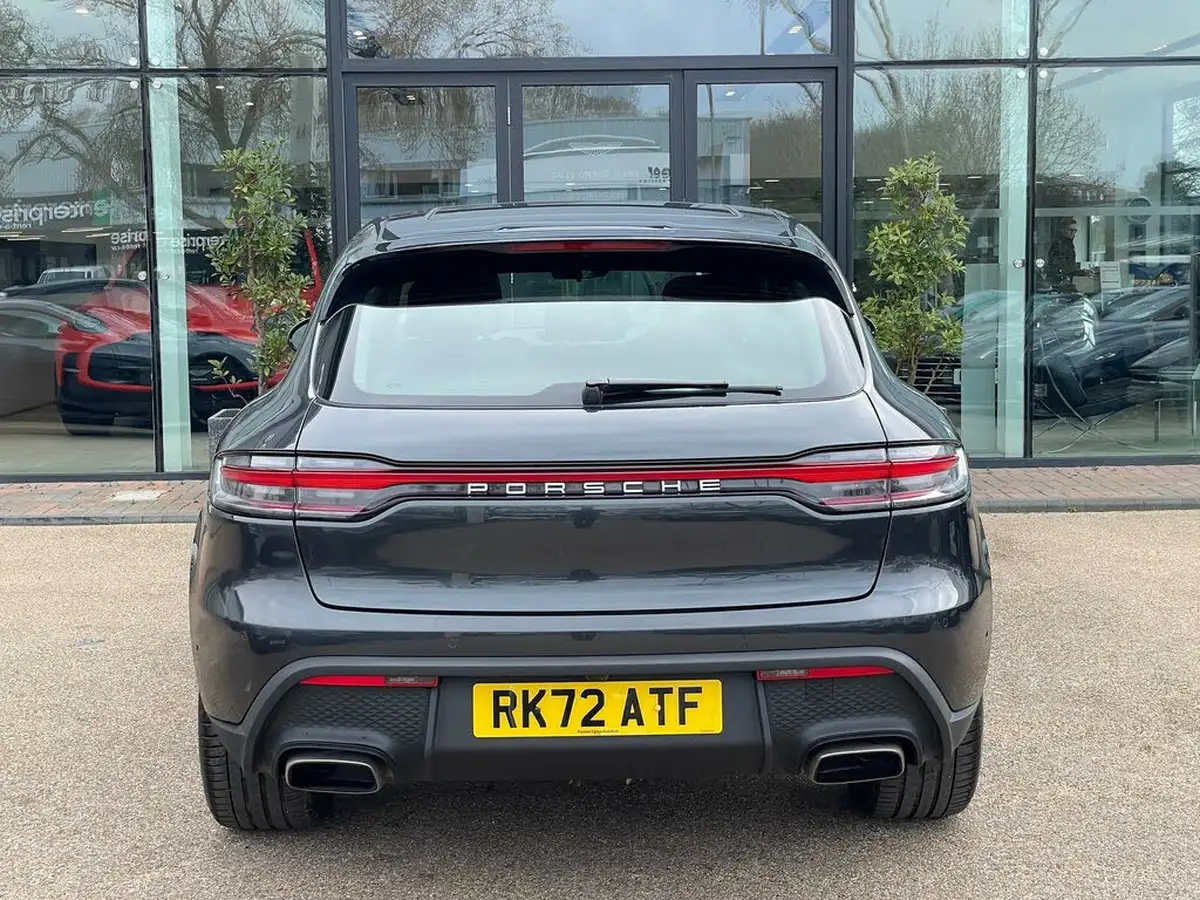 2022-porsche-macan-20-big-18