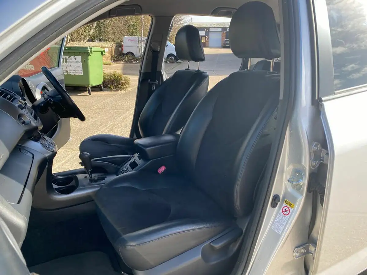 2011-toyota-rav4-22td-xt-r-22d-cat-150bhp-euro-5-auto-big-24