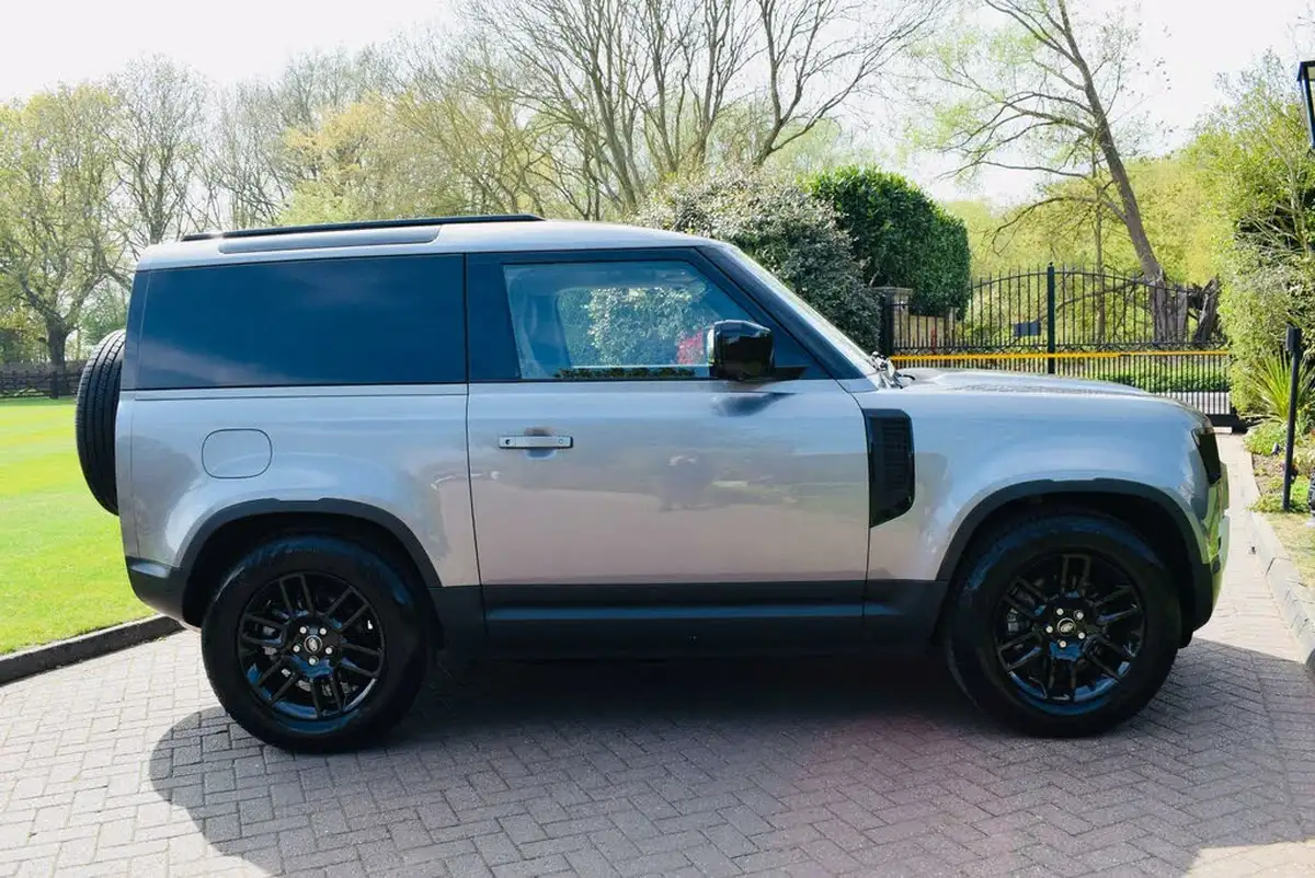 2024-land-rover-90-defender-30-d250-hard-top-se-90-big-6