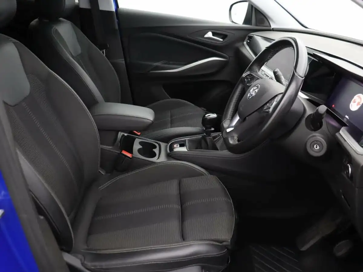 2023-vauxhall-grandland-12-gs-130ps-big-19