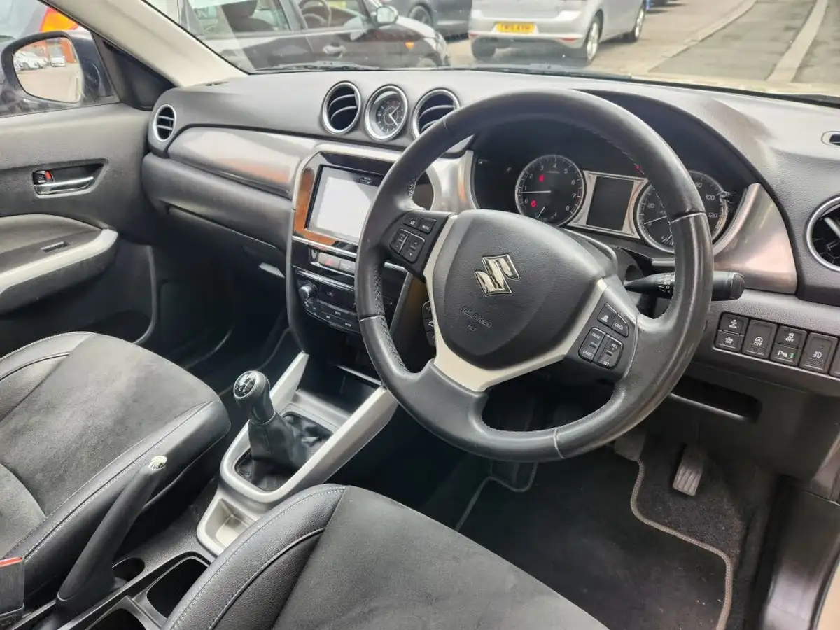 2016-suzuki-vitara-16-sz5-big-9