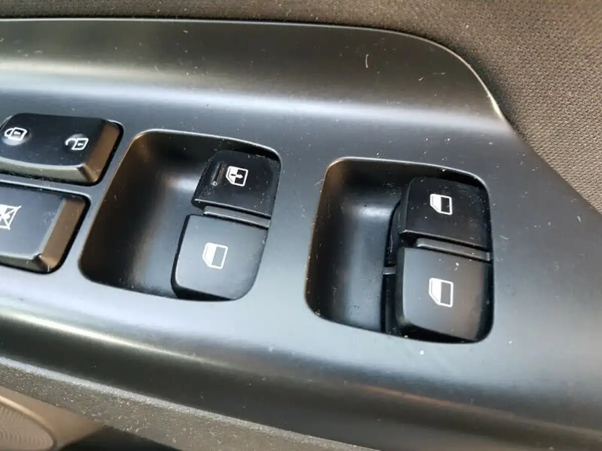 2022-hyundai-kona-10-t-gdi-se-connect-big-18